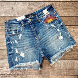 Judy Blue, Sunshine In My Pocket Embroidered Cut Off Shorts - Size M, EUC